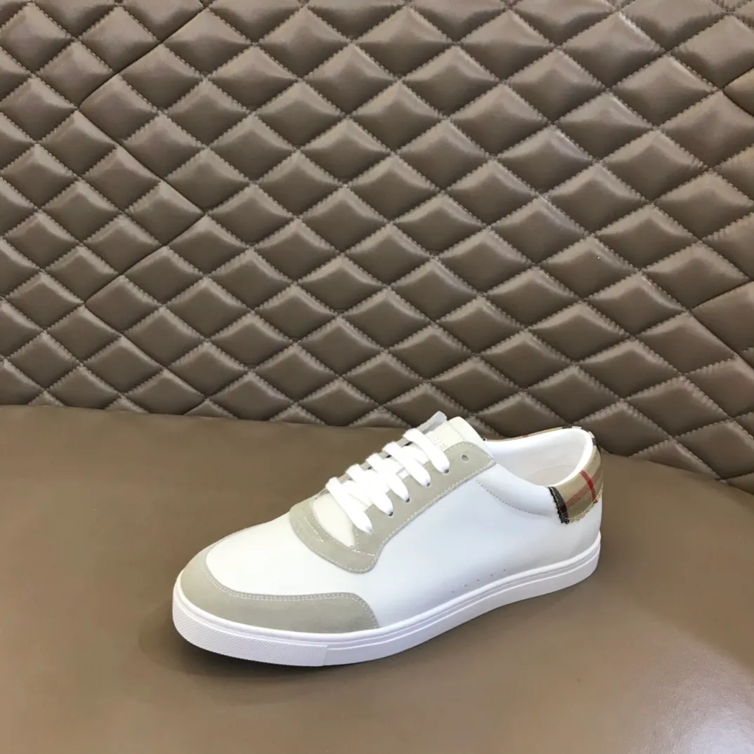 ¥380 B’s men’s classic low-top sneakers are reinterpreted in Vintage plaid cotton and cowhide materials, decorated with a new brand logo. First-layer cowhide lining, embossed Burberry logo on the heel, and original TPU outsole! 38-44 (45 customized)